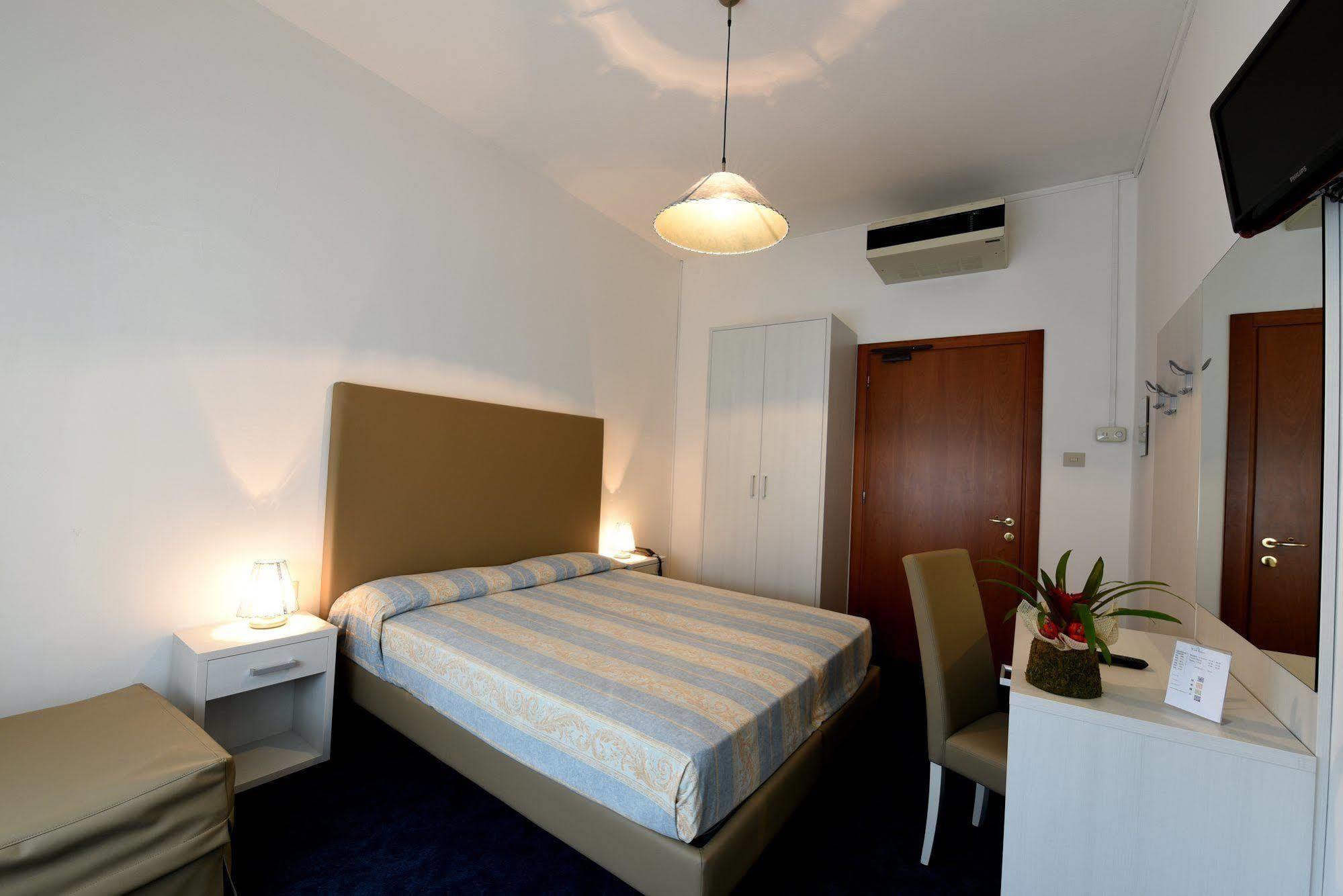 Hotel Savoia Lido di Jesolo Esterno foto