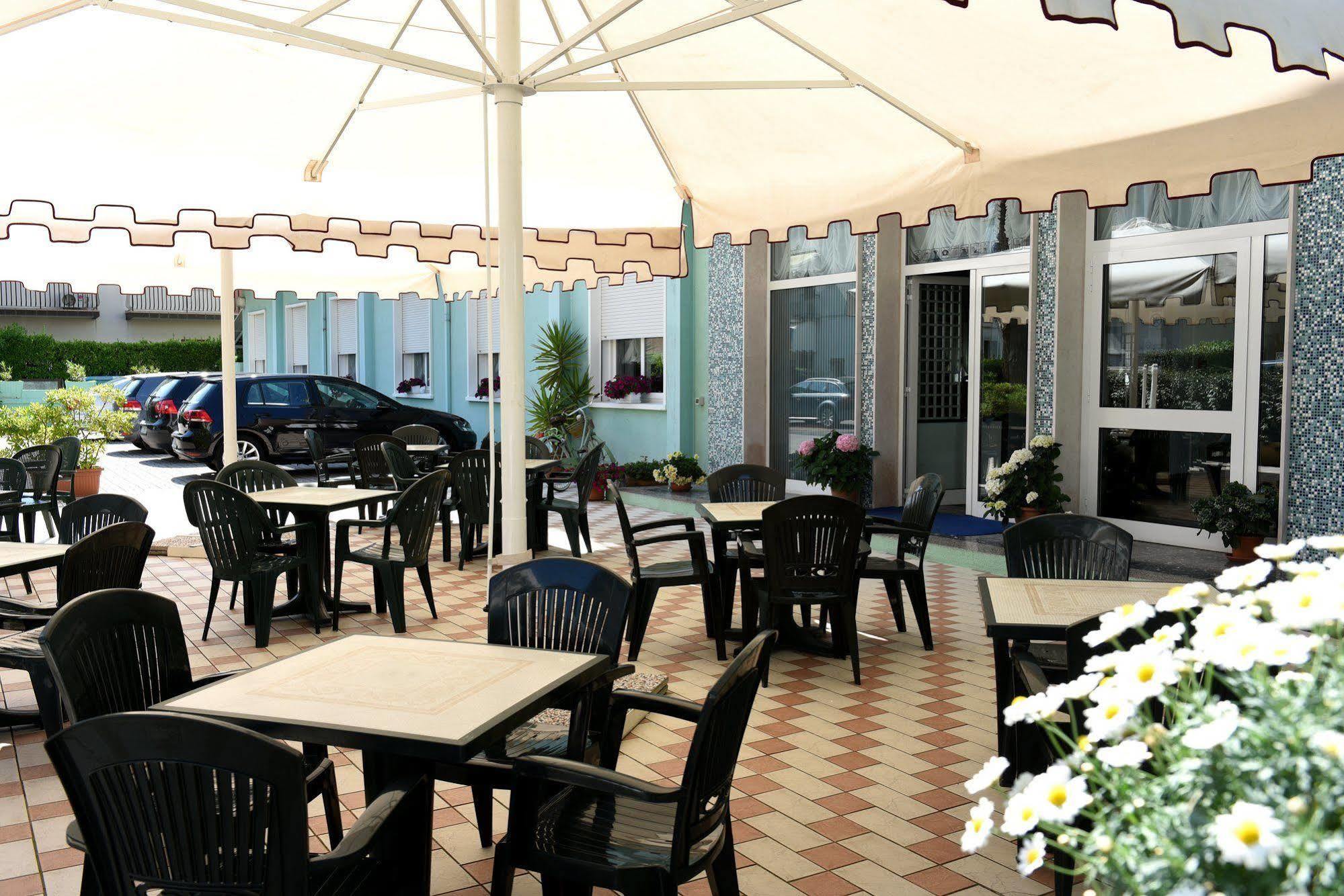 Hotel Savoia Lido di Jesolo Esterno foto