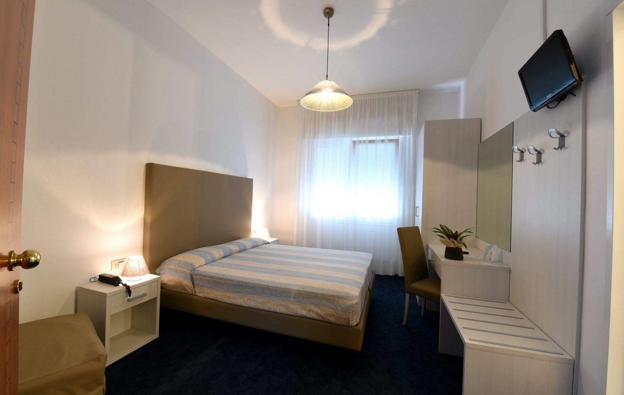Hotel Savoia Lido di Jesolo Esterno foto